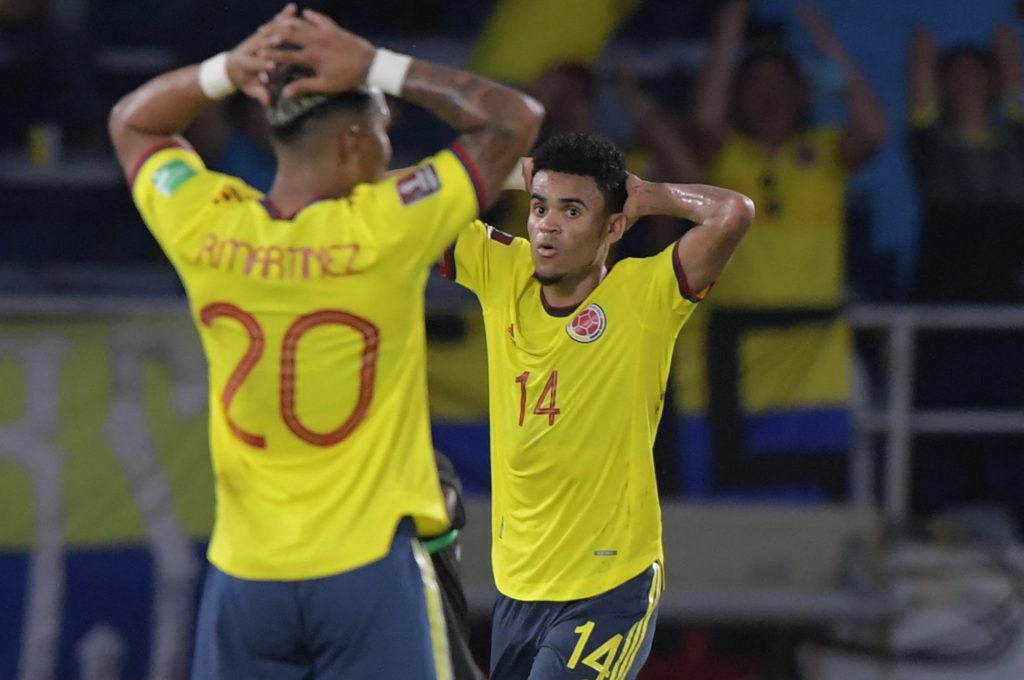 Contra Ecuador, tercer empate en línea y sin marcar goles Aburridos quedamos los colombianos con el empate de nuestra Selección 0-0 frente a Ecuador, esta tarde en el Estadio Metropolitano de Barranquilla, por la fecha 12 de la Eliminatoria Suramericana al Mundial Catar 2022, pues el equipo volvió a mostrar un flojo desempeño y perdió la posibilidad de afianzarse en puestos de clasificación directa.