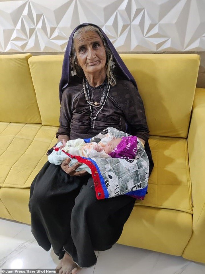 Mujer en la India trajo un hijo al mundo a sus 70 años La agencia rusa Sputnik sorprendió al revelar en las últimas horas una historia de la India, donde una mujer llamada Jivunben Rabari, de 70 años de edad, se acaba de convertir en mamá primeriza.