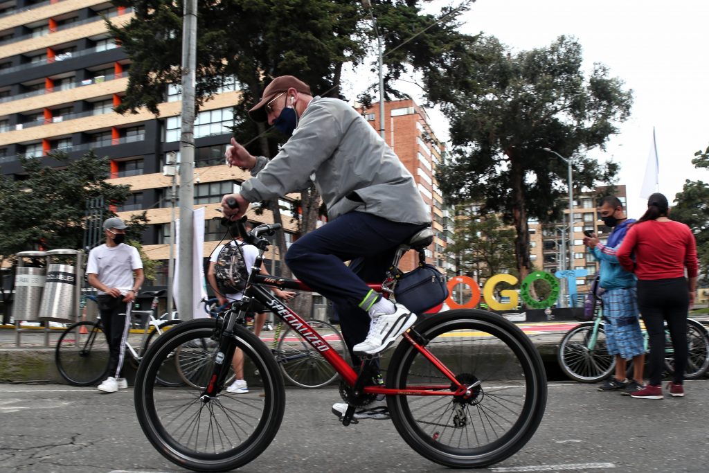 ¡Póngale ojo! Así podrá registrar su bicicleta de forma virtual Bogotá, considerada como una de las capitales mundiales de la bicicleta, avanza en el proceso de registro de las 'bicis', que les permite a los dueños comprobar ante las autoridades su propiedad en caso de ser víctima de un hurto. Ahora esta procedimiento se puede hacer de forma virtual.