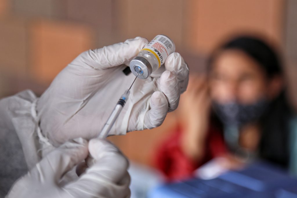 MinSalud entregó cifras alentadoras sobre vacunación de adultos mayores La población en riesgo y más vulnerable frente al contagio de COVID está muy cerca de estar protegida en su totalidad, según un reporte del Ministerio de Salud.