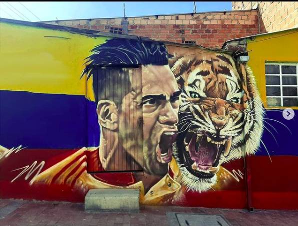 En Ciudad Bolívar hicieron un mural en homenaje a Falcao Radamel Falcao García es uno de los deportistas más queridos en Colombia y no es un secreto. Su rendimiento en las canchas de fútbol, su admirable vida personal y su carisma cada vez que se pronuncia públicamente o en redes sociales, lo hacen el futbolista 10, al que todos admiran.