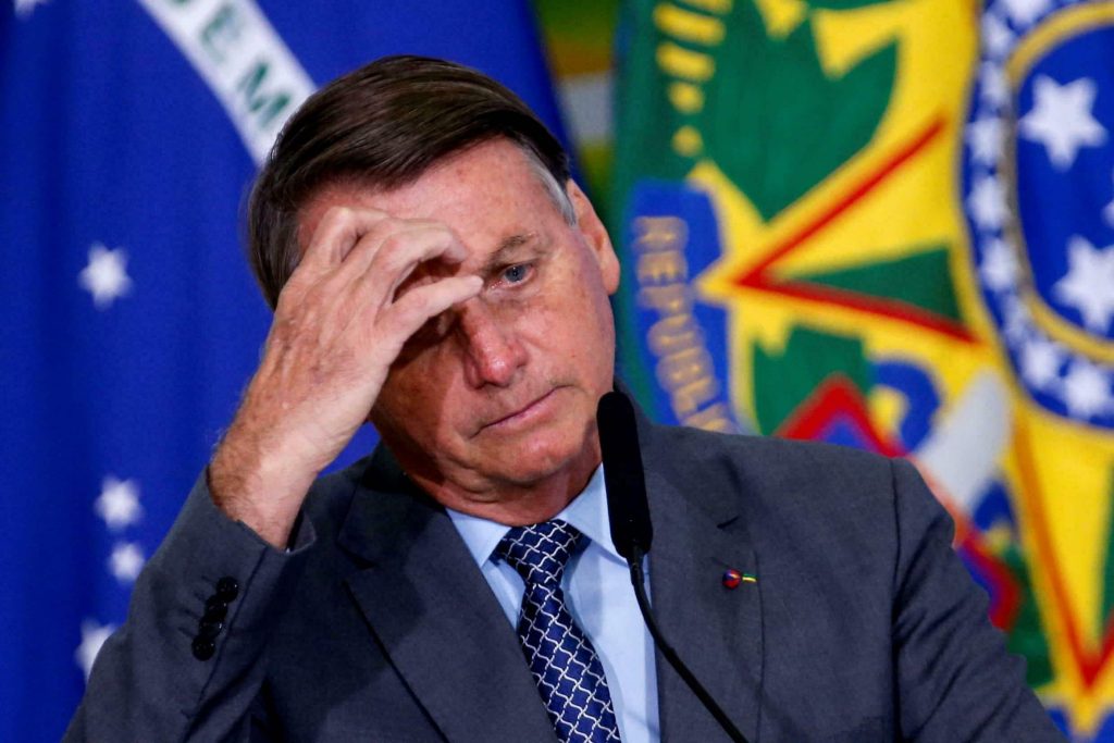 Por desinformar con vacunas COVID-19 suspenden a Bolsonaro Youtube suspendió por al menos una semana el canal del presidente de Brasil, Jair Bolsonaro, por desinformación en una transmisión en la que vincula el uso de las vacunas contra la COVID-19 con el desarrollo del sida.