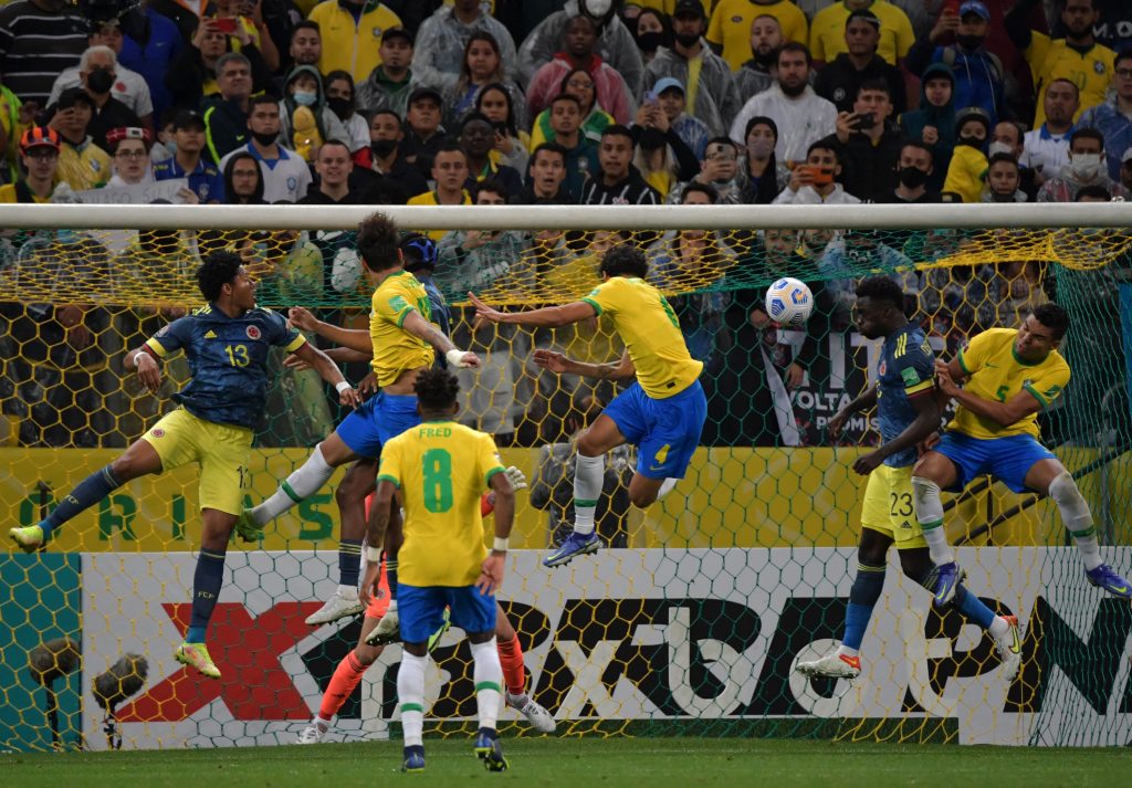 Colombia jugó bien en Brasil, pero no nos alcanzó para sumar Aunque la Selección Colombia hizo un buen partido en el Estadio Neo Química Arena de Sao Paulo, por la jornada 13 de la Eliminatoria Suramericana al Mundial Catar 2022, un parpadeo frente a Brasil fue suficiente para perder este jueves por 1-0.
