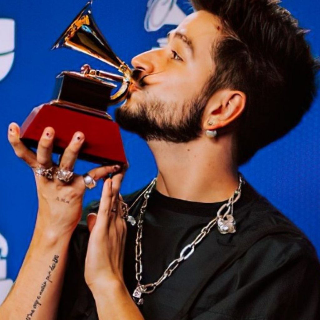 Camilo brilló al echarse al bolsillo cuatro gramófonos De las diez nominaciones que obtuvo Camilo, el artista colombiano logró cuatro Latin Grammy en la premiación que se realizó en la noche de este jueves en la ciudad de Las Vegas, en Estados Unidos.