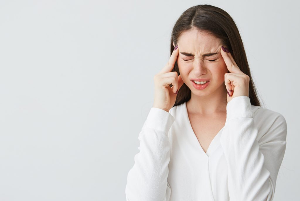 Aunque no lo crea, el sexo da dolor de cabeza Puede parecer raro que durante la práctica del sexo duela la cabeza. Sin embargo, no lo es tanto, aunque sí hay que reconocer que es un hecho curioso.