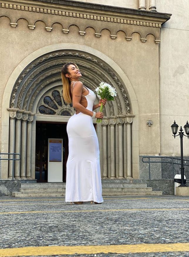 Se casó con ella misma, pero ya se separó En septiembre pasado el mundo quedó impactado con la noticia de Cristiane Galera, una modelo brasileña de 33 años que decidió casarse con ella misma como una muestra de “amor propio”.