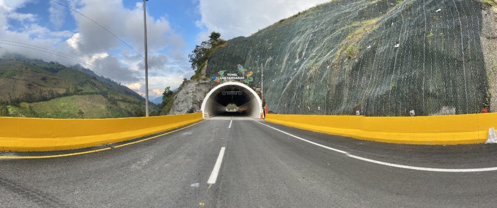 ¡Ahora sí quedó completa la megaobra de La Línea! Este lunes, el Gobierno Nacional puso en funcionamiento la totalidad de la vía Cruce de la Cordillera Central, un megaproyecto que conecta al suroccidente, incluido el pacifico colombiano, con las principales regiones del centro del país, como Bogotá, Boyacá y Meta.