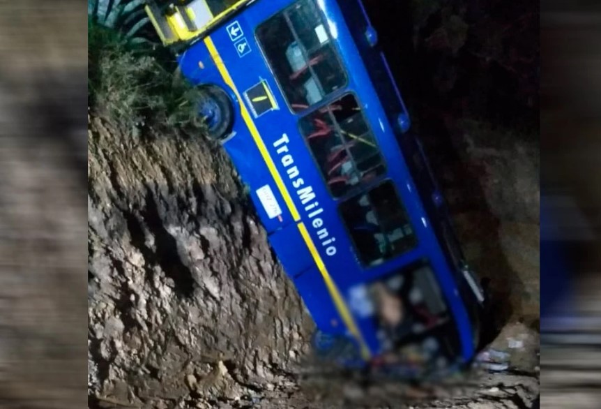 TM dice que bus accidentado estaba en condiciones para operar Bogotá se despertó este jueves con un trágico accidente de tránsito que cobró la vida de dos personas que se encontraban al interior de un bus del Sistema Integrado de Transporte Público (SITP), el cual, por razones que se investigan, terminó cayendo a un barranco en la localidad de Ciudad Bolívar.