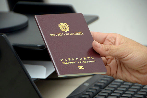 ¡Ojo! Subió el precio del pasaporte en Colombia Este 2023 llegó, y los aumentos no se harían esperar. Las tarifas se están fijando de acuerdo al aumento de la inflación que para el mes de noviembre se fijó en 12,53 %, según el Departamento Administrativo Nacional de Estadística (Dane).
