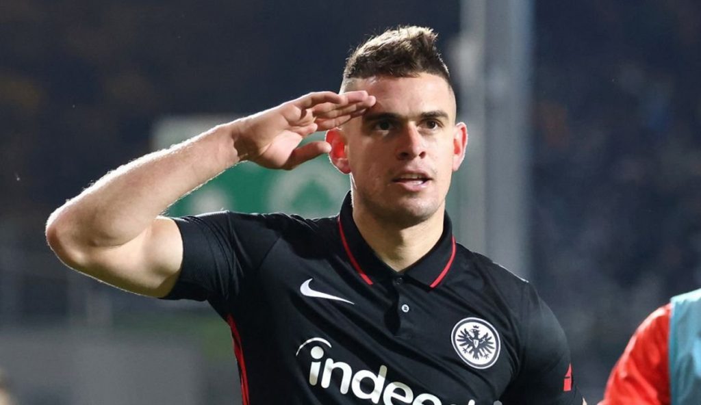 Borré fue figura en la victoria del Frankfurt en la Bundesliga Un partido redondo tuvo este miércoles el delantero colombiano Rafael Santos Borré, pues aportó una anotación y un pase de gol para la victoria de su equipo, el Eintracht Frankfurt, 2-3 como visitante contra el Borussia Monchengladbach, por la jornada 16 de la Bundesliga.