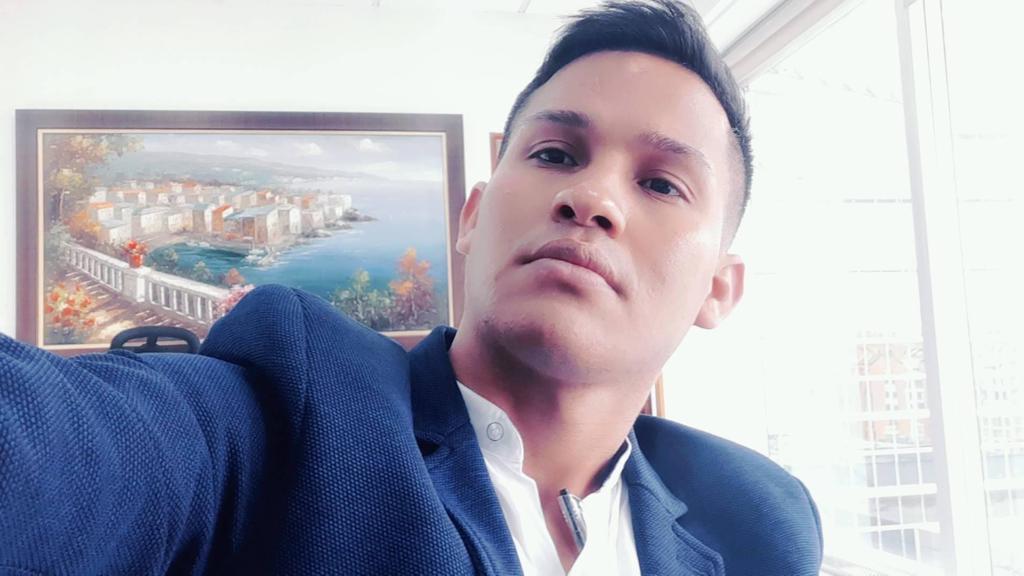 Atroz crimen de Edwin a puñal en Bosa A Edwin Francisco Prieto, quien era comunicador social y periodista venezolano, lo asesinaron con arma blanca en Bosa.