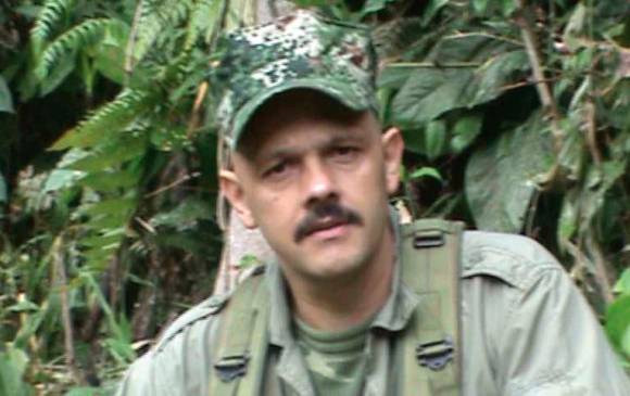 En una emboscada en Venezuela habría muerto 'El Paisa' Varios medios confirmaron que este domingo murió en una emboscada Hernán Darío Velásquez, alias 'El Paisa', jefe de la disidencia de las Farc conocida como 'Segunda Marquetalia'.