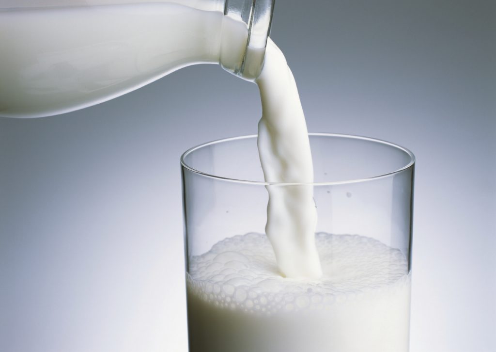 El panorama de la leche en nuestro país A comienzos de este mes, la Asociación Colombiana de Procesadores de Leche (Asoleche) informó que en el país había una disminución significativa en la producción de líquido, lo que venía afectando al sector lácteo y, en últimas, al consumidor final.