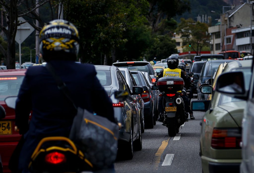 En 2022 Bogotá tendrá pico y placa todo el día para carros particulares A partir del 11 de enero de 2022 regresa a Bogotá el pico y placa durante todo el día para carros particulares, según informó la Secretaría de Movilidad.