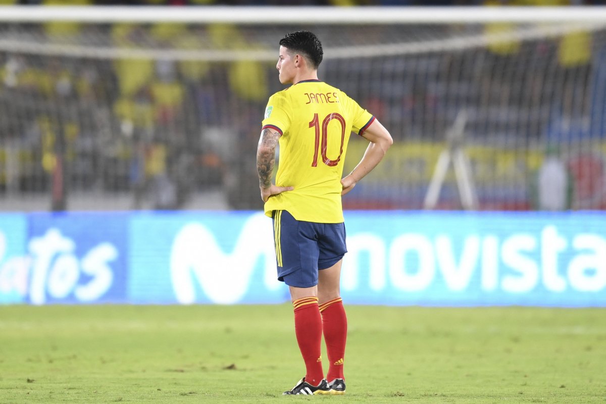 EN VIDEO: Chiflaron a la Selección y James le respondió a la tribuna Los jugadores de la Selección Colombia salieron chiflados por miles de hinchas que esperaban un resultado diferente y un mejor juego hoy frente a Perú, rival que nos propinó una dolorosa derrota por 0-1 y dejó a la 'Tricolor' agonizando en su aspiración de llegar al Mundial Catar 2022.