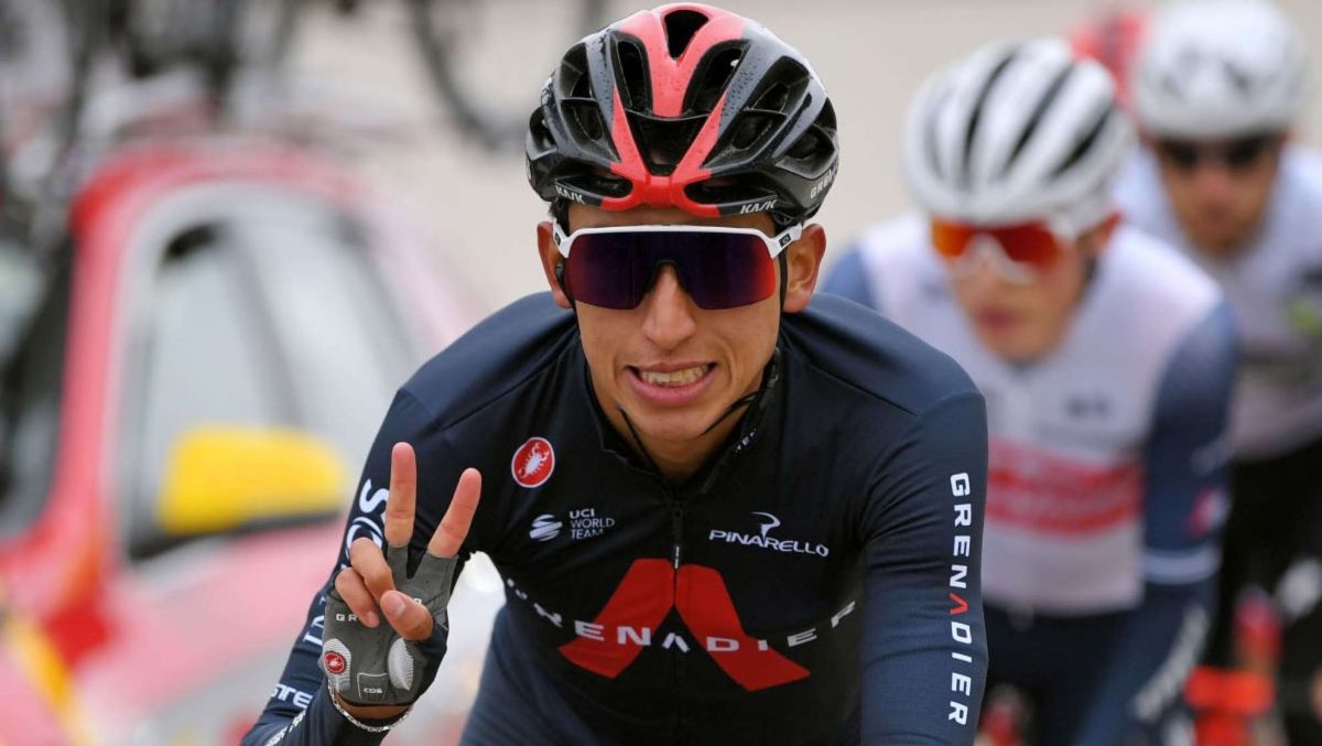 Egan Bernal renueva contrato con el Ineos por cinco años El ciclista colombiano Egan Bernal, ganador del Tour de Francia en 2019 y del Giro de Italia en 2021, renovó por cinco años más su contrato con el equipo Ineos, por lo que correrá hasta el final de 2026 con el escuadrón británico.
