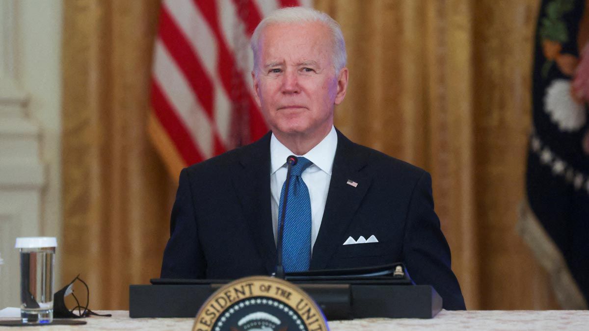 La mentada de madre de Biden a un periodista  El presidente de Estados Unidos, Joe Biden, ha sido captado fuera de micrófono llamando "estúpido hijo de puta" a un reportero de la cadena estadounidense Fox News que le preguntaba por la inflación al terminar una rueda de prensa en la Casa Blanca.
