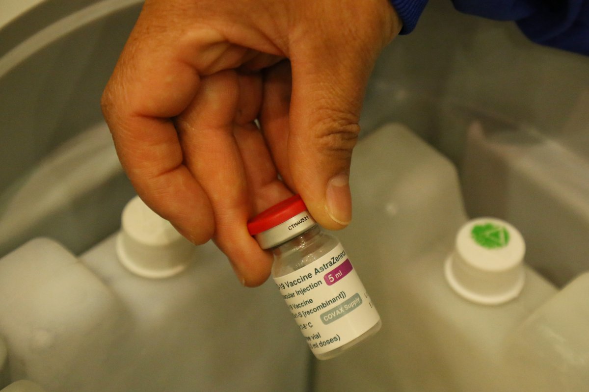 Colombia recibió el primer lote de vacunas de 2022 Colombia recibió el jueves 163.200 de dosis de vacunas del laboratorio AstraZeneca. Se trata del primer lote de vacunas contra el covid-19 en lo corrido de este año.