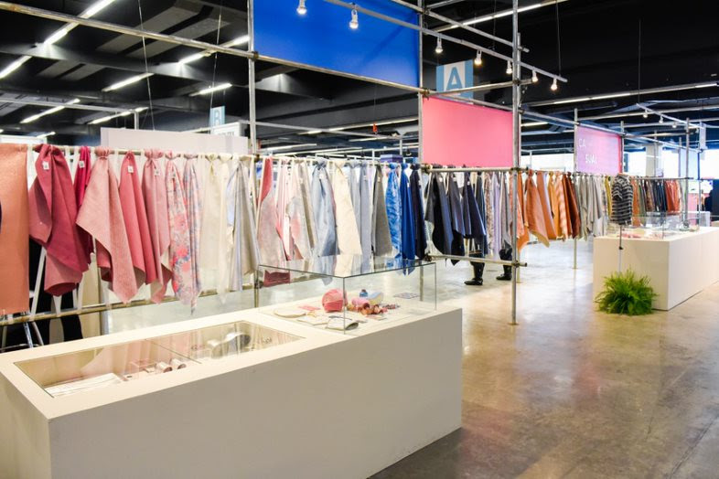 Colombianos estarán presentes en el salón de la moda en Brasil Un grupo de 20 empresarios colombianos viajaron de compras a Inspiramais, en Porto Alegre, una de las principales citas de la industria del textil en Brasil.
