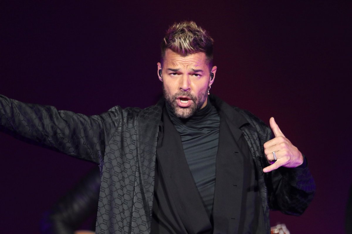 Ricky Martin denunciado por violencia doméstica El cantante Ricky Martin está en el ojo del huracán por fuertes acusaciones que ya están en el ámbito legal, tras un caso de presunta violencia doméstica. 