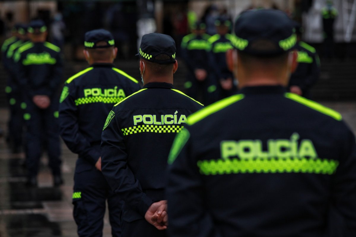 Mujeres trans denuncian abuso policial en Bogotá A través de sus redes sociales la Red Comunitaria Trans dio a conocer que dos mujeres transgénero fueron presuntamente víctimas de agresión dentro de una estación de Policía en la localidad de Antonio Nariño. 