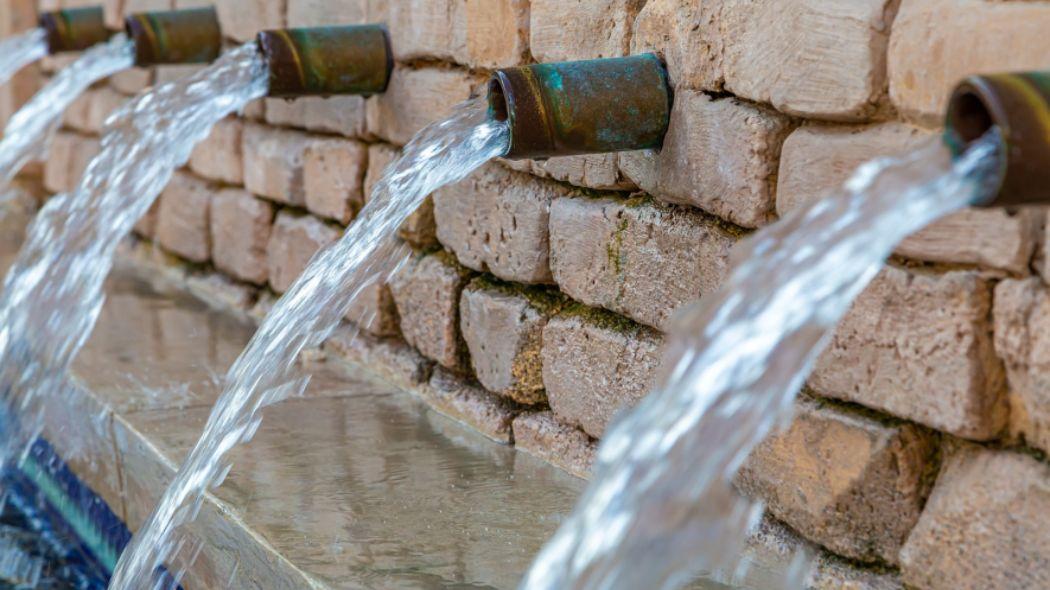 Atento a los cortes de agua para hoy Para garantizar el suministro de agua a todos los usuarios, la Empresa de Acueducto y Alcantarillado de Bogotá (EAAB) realizará este jueves 7 de abril de 2022 cortes de agua por obras de reparación en las redes de distribución de algunos sectores de la ciudad.