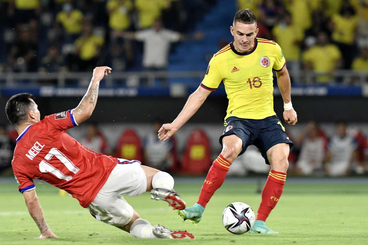 Con Santos Borré: esta es la titular de la Selección para enfrentar a Perú Hace instantes la Selección Colombia dio a conocer la nómina con la que enfrentará, a partir de las 4 de la tarde, a Perú, por la fecha 15 de las Eliminatorias Suramericanas al Mundial Catar 2022.