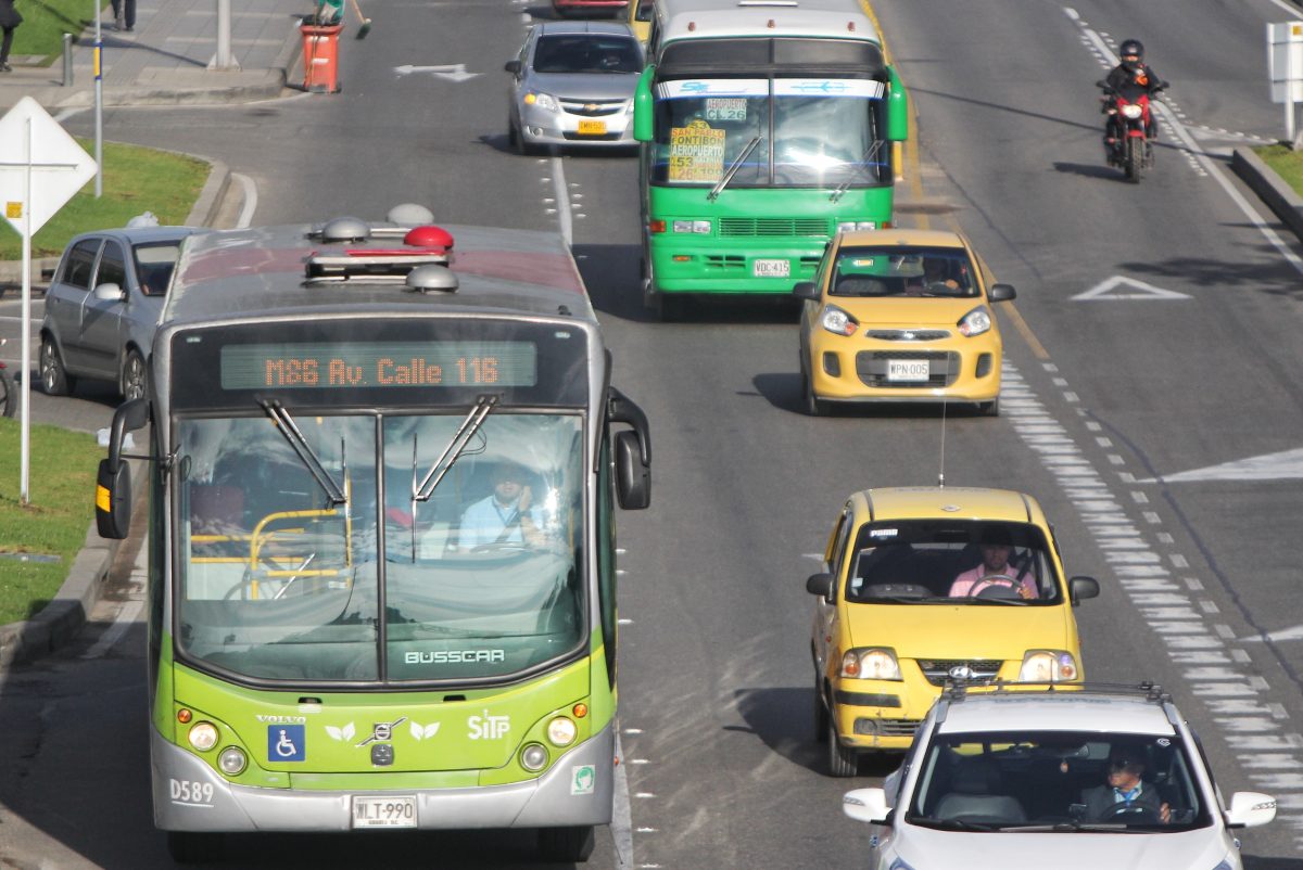 Alístese para el aumento en las tarifas del SITP, TM y taxis Este viernes se sancionó el decreto 004 y 005 de 2022, con el que se actualizan y se establecen las tarifas para el servicio de SITP y de taxis en Bogotá. 