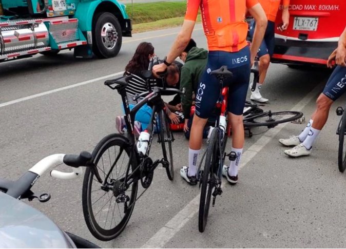 ¡Última hora! Egan Bernal sufre accidente en carretera contra un bus Hace pocos minutos se dio a conocer por medio de redes sociales el accidente sufrido por el ciclista zipaquireño Egan Bernal, cuando entrenaba este lunes en una carretera de Cundinamarca.