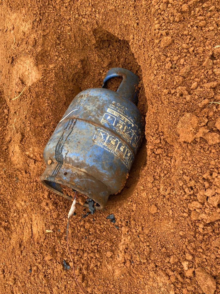 266 militares y policías fueron víctimas de explosivos en 2021 Un informe de la Corporación 'MilVíctimas' reveló que el año pasado 266 militares y policías fueron víctimas de artefactos explosivos en Colombia, de los cuales 37 perdieron la vida.