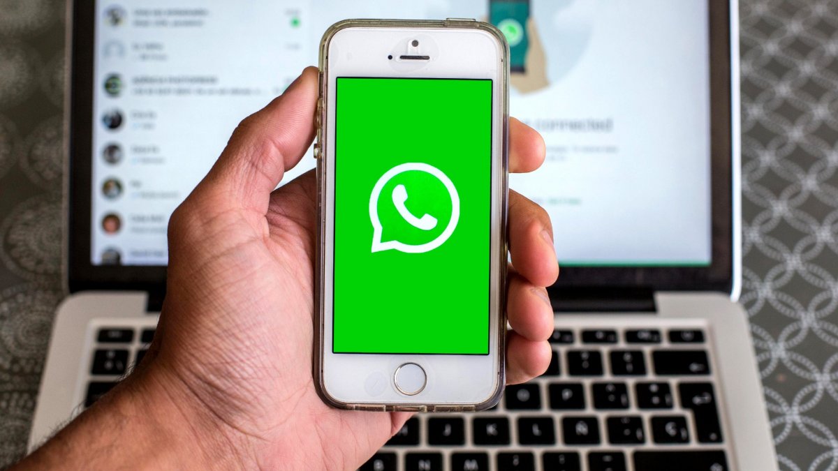 La nueva función de WhatsApp con las notas de voz Una nueva función para una de la herramientas más usadas de comunicación en el mundo, WhatsApp, fue anunciada con el fin de optimizar y diversificar la aplicación. Ahora usted podrá escuchar notas de voz sin la necesidad de entrar al chat.