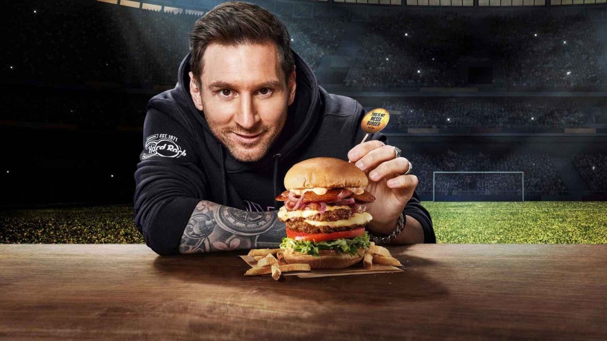 Leo Messi anuncia su propia hamburguesa en prestigiosa cadena de restaurantes Una reconocida cadena de restaurantes presentó su nueva apuesta, la hamburguesa 'Messi' en honor al astro argentino del fútbol.
