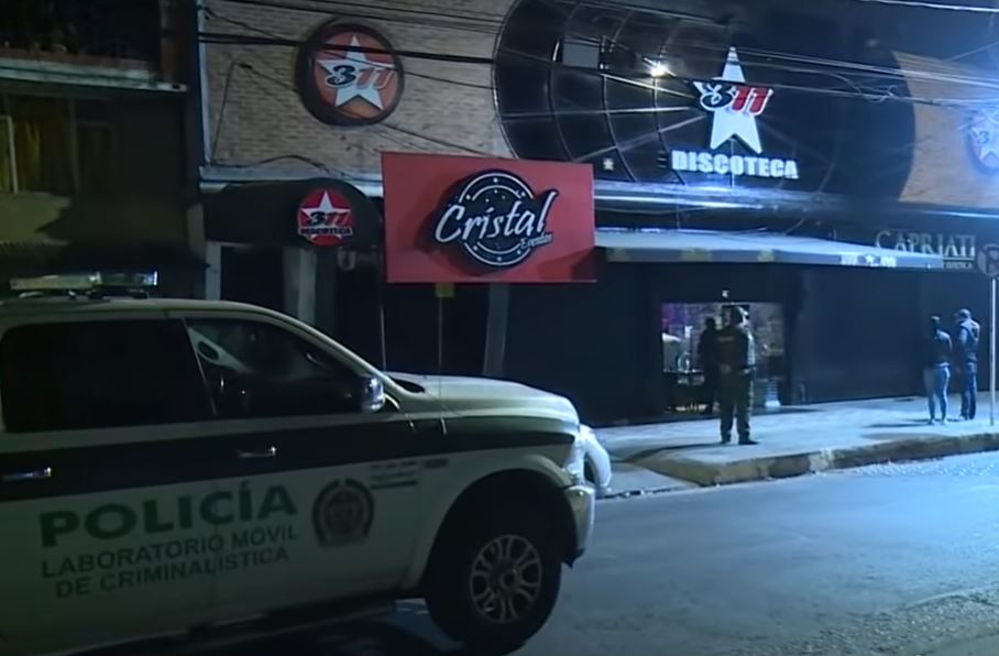 Matan a policía en riña en Fontibón En un terrible acto de intolerancia al occidente de la ciudad, tres hombres con armas blancas se enfrentaron dentro de un bar con dos policías de civil, mientras se disputaba el partido amistoso en el que la selección Colombia derrotó 2-1 a Honduras.