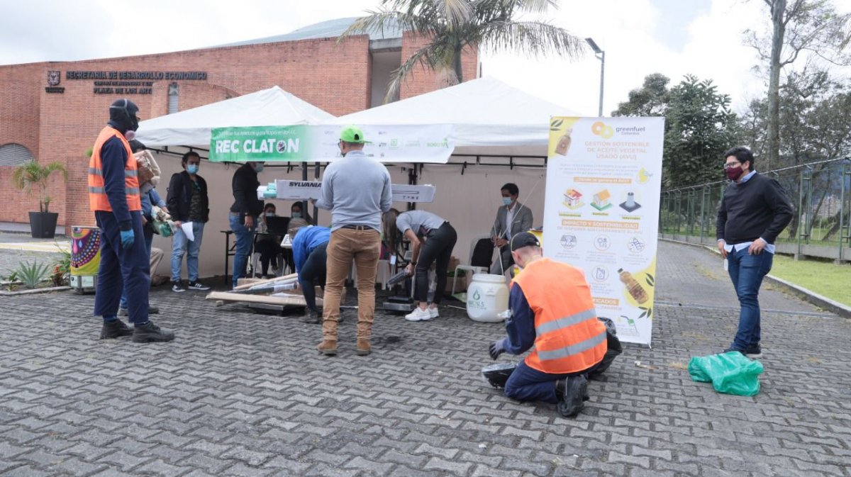 Habrá jornada de 'Reciclatón' este jueves en Engativá A partir de las 8 de la mañana y hasta las 2 de la tarde, este jueves 27 de enero en la localidad de Engativá se llevará a cabo la primera jornada de 'Reciclatón' de este año en Bogotá, donde los ciudadanos podrán entregar residuos especiales y peligrosos a la Secretaría de Ambiente, que liderara la iniciativa.  