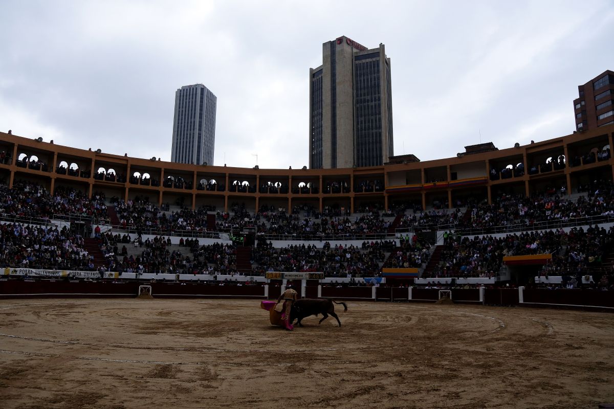 Este año no habrá corridas de toros en Bogotá El Instituto Distrital de Recreación y Deporte (IDRD) anunció que Bogotá se quedará sin temporada taurina este 2022, después de que ningún privado se interesara en la concesión temporal de la Plaza de Toros La Santamaria.