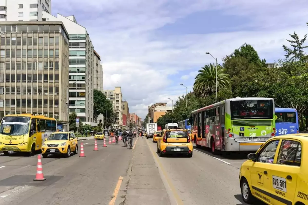 Alístese para el aumento en las tarifas del SITP, TM y taxis Este viernes se sancionó el decreto 004 y 005 de 2022, con el que se actualizan y se establecen las tarifas para el servicio de SITP y de taxis en Bogotá. 