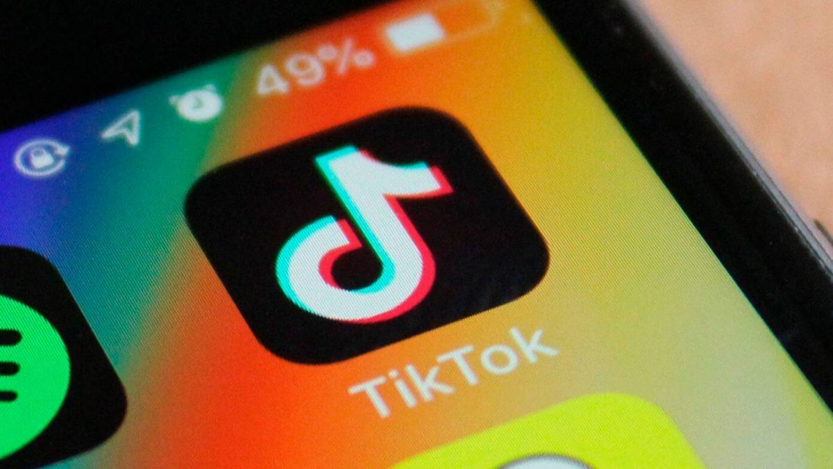 TikTok y su apoyo a la música en Latinoamérica TikTok acaba de donar cien mil dólares a La Fundación Cultural Latin Grammy para apoyar la educación artística en la región.