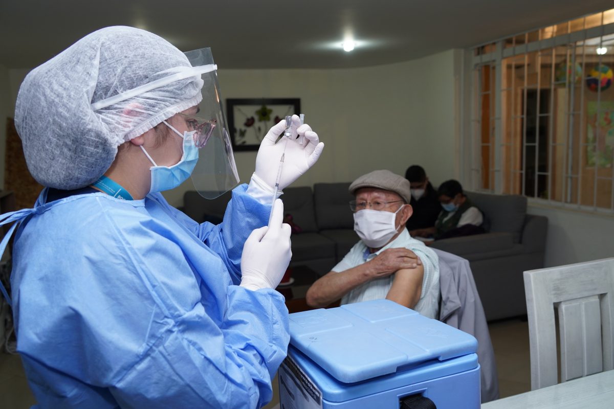 Colombia llegó 69 millones de vacunas aplicadas contra el COVID-19 Según el reporte del Ministerio de Salud, se dio a conocer con corte del pasado viernes 21 de enero, actualmente en Colombia han sido aplicadas 69'789.455 dosis contra el COVID-19, además de una satisfactoria distribución de 74'806.956 dosis en varias regiones del país.