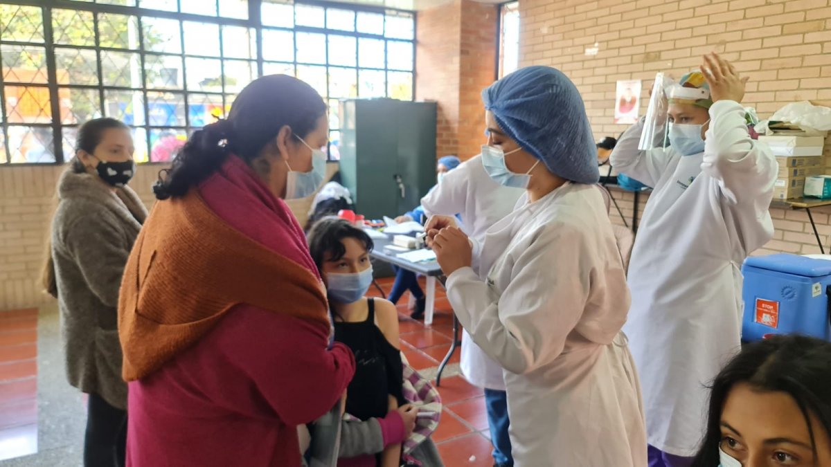 Prográmese para primera jornada de vacunación de esquema permanente Este sábado 29 de enero en Bogotá se realizará la primera gran jornada de vacunación de esquema permanente del año, que tiene como fin que los niños y niñas estén inmunizados contra más de diez enfermedades.