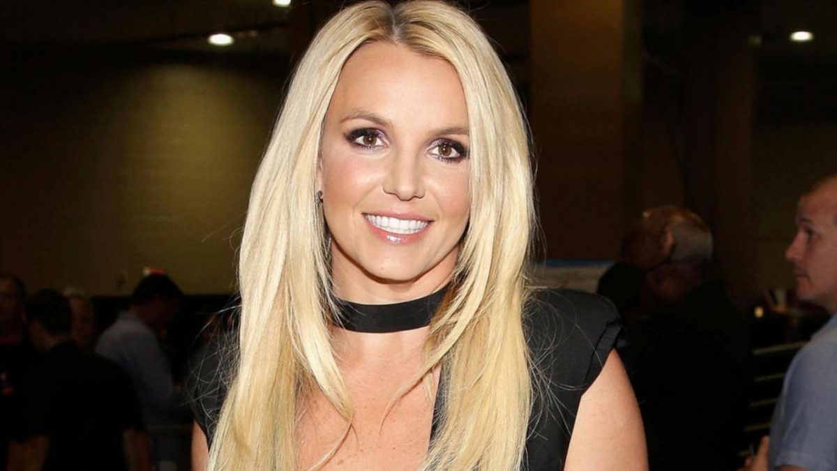 Tras millonario acuerdo, Britney Spears publicará un libro con su historia Según medios estadounidenses, la cantante y figura del espectáculo, Britney Spears, firmó un millonario acuerdo con la editorial Simon & Schuster para relatar en un libro su carrera y los duros momentos que pasó tras la tutela con su padre.