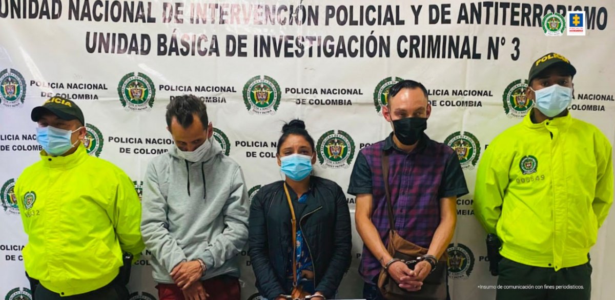 EN VIDEO: A la cárcel tres 'cosquilleros' que robaban en el centro En video quedaron registrados algunos de los múltiples robos cometidos en el centro de Bogotá por la banda de ladrones denominada como 'Los Caminantes', quienes fueron judicializados y enviados a prisión por robar en la modalidad de cosquilleo.