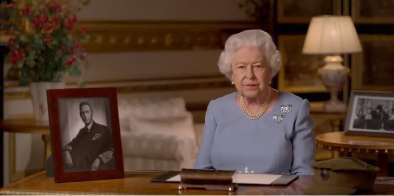 La reina Isabel II celebra sus 96 años La reina Isabel II celebra este jueves su cumpleaños 96 en su residencia de Sandringham, su localización vacacional favorita, rodeada de amigos y familiares, según ha recogido la BBC.