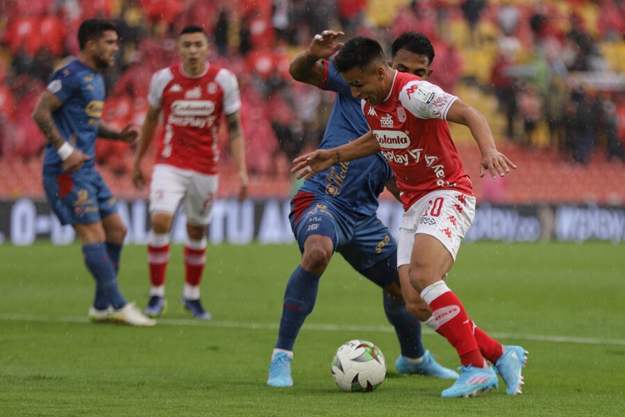 Santa Fe respira, volvió a ganar en la Liga Independiente Santa Fe le puso fin a su mal momento en la Liga. Este sábado, en El Campín, el cuadro 'Cardenal' se impuso 1-0 sobre el Medellín y se reivindicó con su afición, luego de dos derrotas consecutivas.