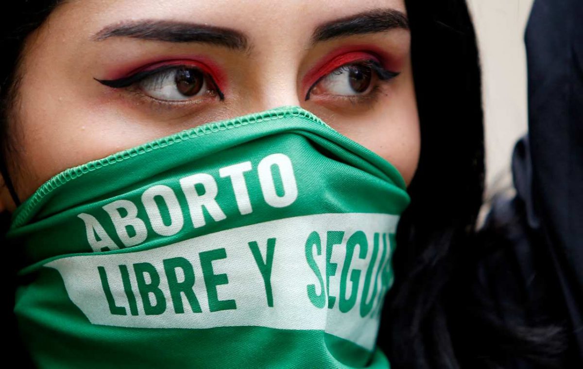 Ya se realizó en Bogotá el primer aborto libre después de despenalizarse En Colombia ya se practicó el primer aborto libre después de que la Corte Constitucional permitiera la interrupción del embarazo hasta la semana 24 de gestación.
