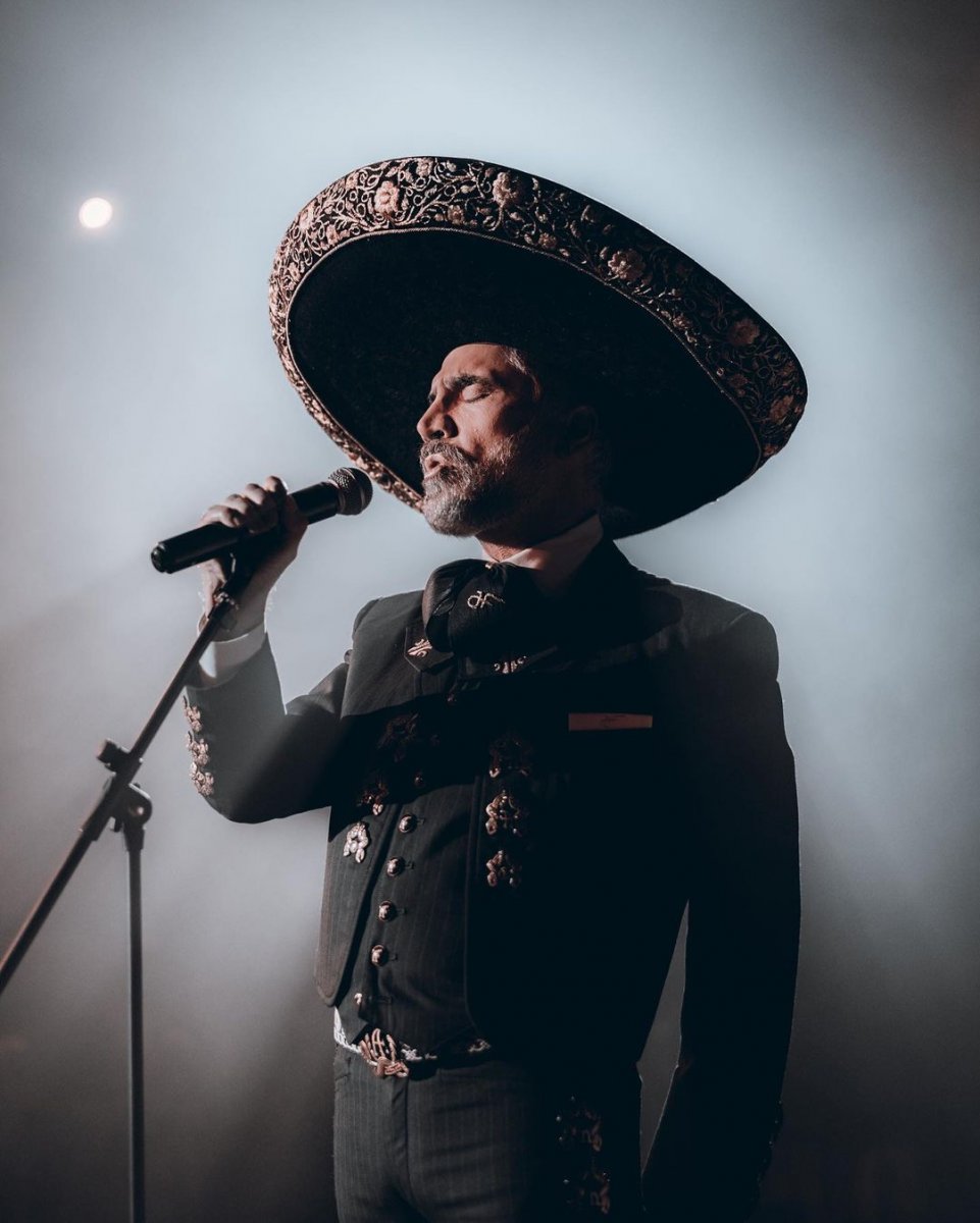 Alejandro Fernández regresa con más ranchera a Colombia Alejandro Fernández se prepara para continuar con su gira mundial ‘Hecho en México’, con su regreso a la música ranchera, con la cual recorrerá buena parte de Sudamérica el próximo año.