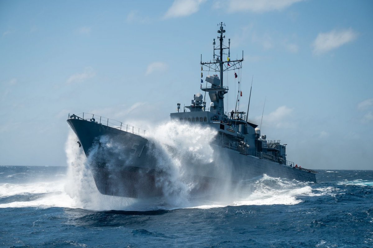EE.UU. realiza ejercicios de defensa con submarino nuclear en aguas colombianas Un submarino nuclear de Estados Unidos realizó ejercicios de defensa en aguas de Cartagena, Colombia.