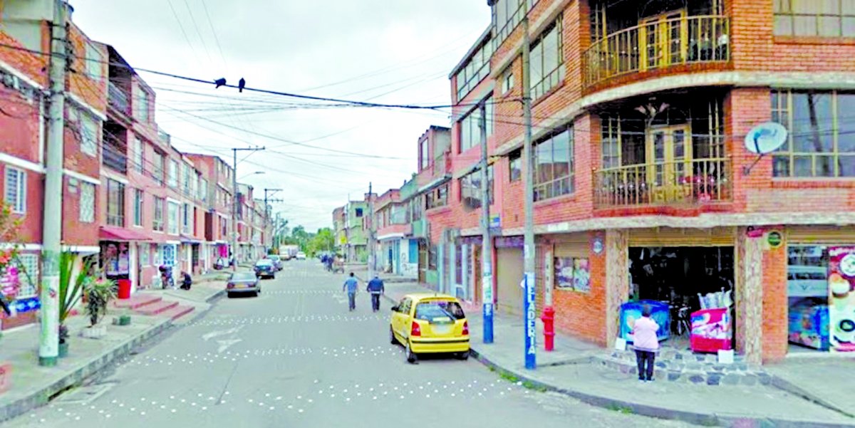 Puñalada mortal al cuello en riña Una nueva riña en Bogotá dejó saldo fatal, pues un ciudadano en la madrugada de este domingo, en el barrio El Parque (Kennedy), fue asesinado.