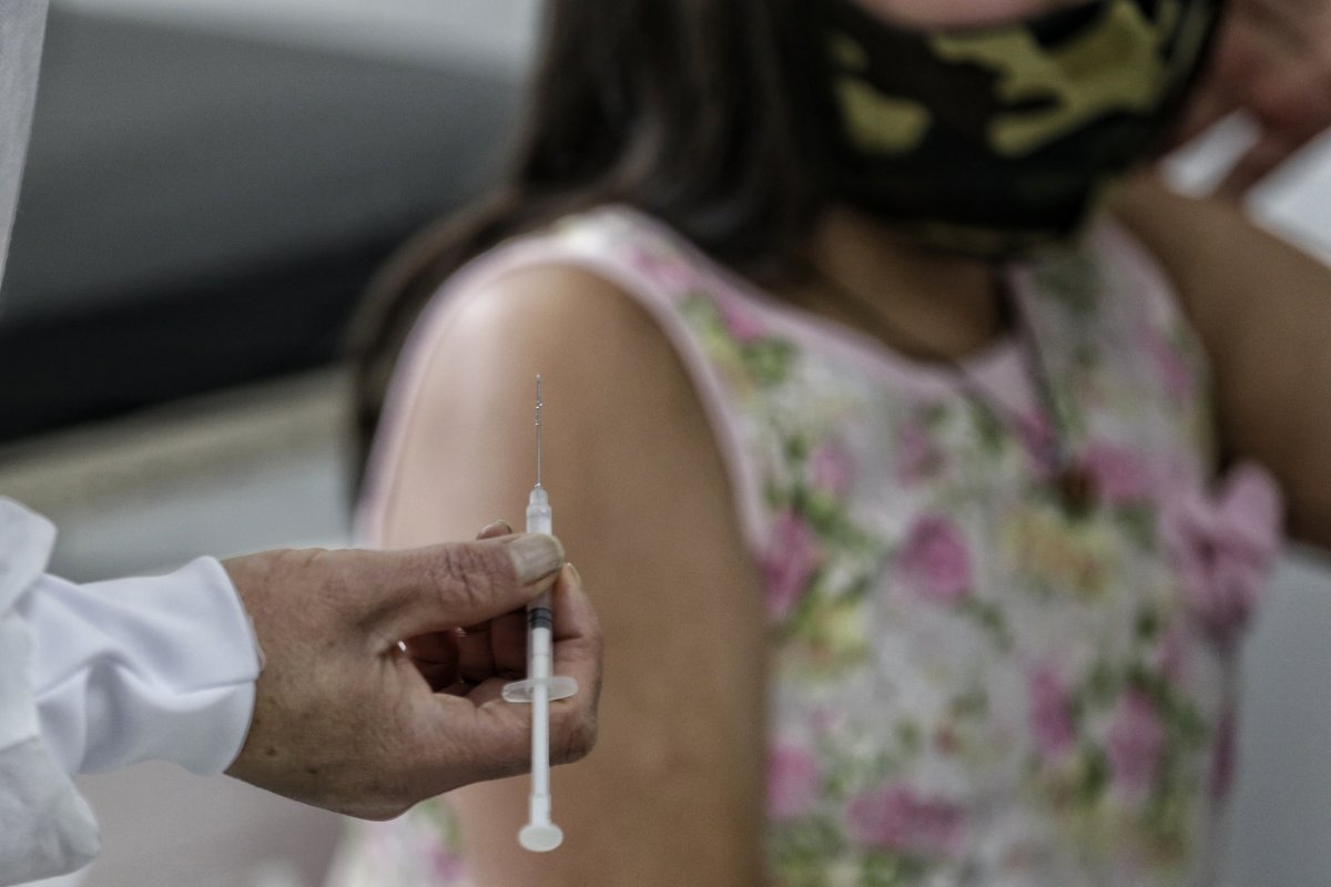 Minsalud dice que falta por vacunar a 3 millones de menores El Ministerio de Salud señaló que aún hace falta vacunar al 43% de las niñas y niños del país, algo más de tres millones de menores.