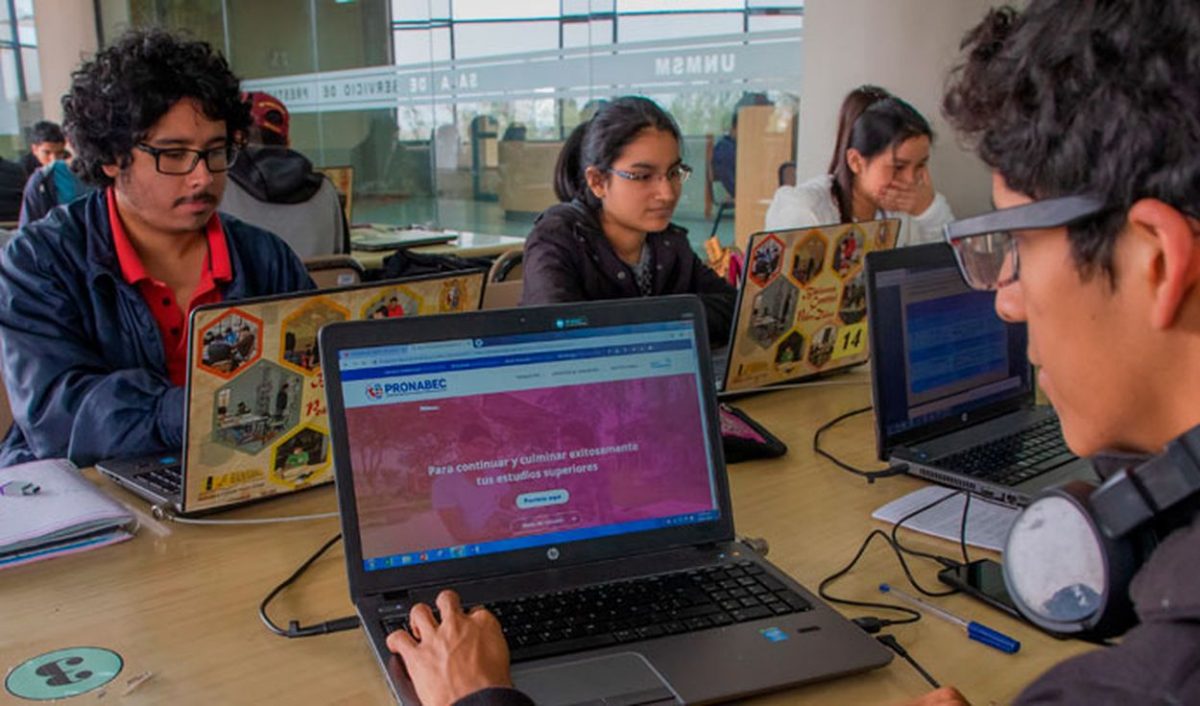 ¡Ojo! Hay 500 becas para jóvenes que vivan en Bogotá La Fundación Forge abrió su segunda convocatoria para jóvenes que no saben qué estudiar y que quieren trabajar. Este programa de becas busca apoyar la inserción profesional juvenil con su programa 'Tu Futuro'.