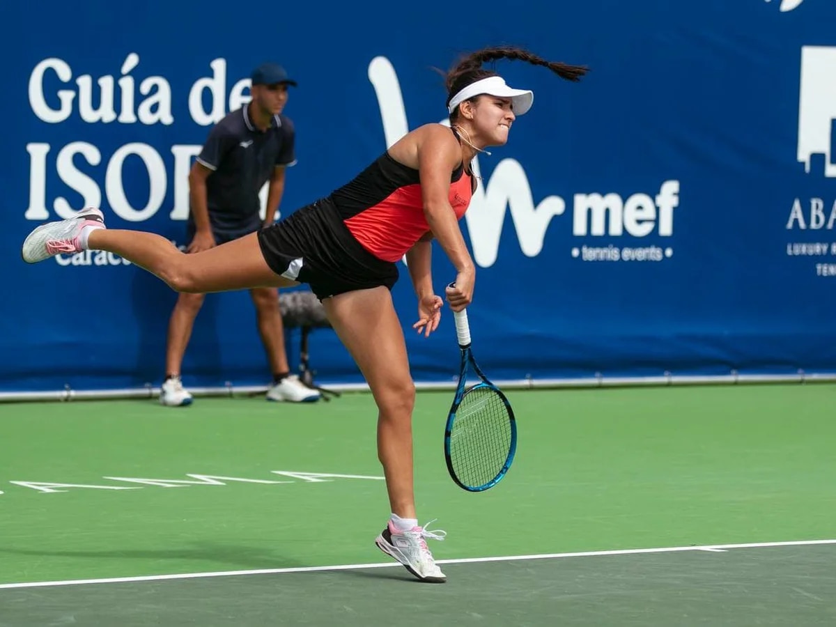 María Camila Osorio pasa a cuartos en el abierto de Guadalajara La tenista María Camila Osorio quien ya se encuentra en el puesto número 45 del mundo, con una sorpresiva victoria venció a la estadounidense Hailey Baptiste (131) con parciales de 1-6, 6-3 y 6-3 en la segunda ronda del WTA 250 de Guadalajara.